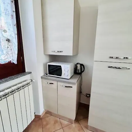 Casa Lucia A Apartment Carugo